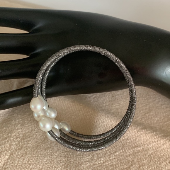 Pearl bangle bracelet - Picture 7 of 8